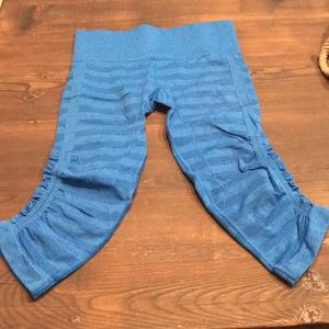 Lululemon in the flow crop